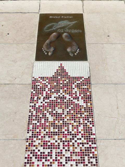 立的評論 立的評論